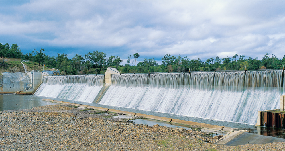 Aerial photograph of the newly completed concrete weir near Rockhampton
